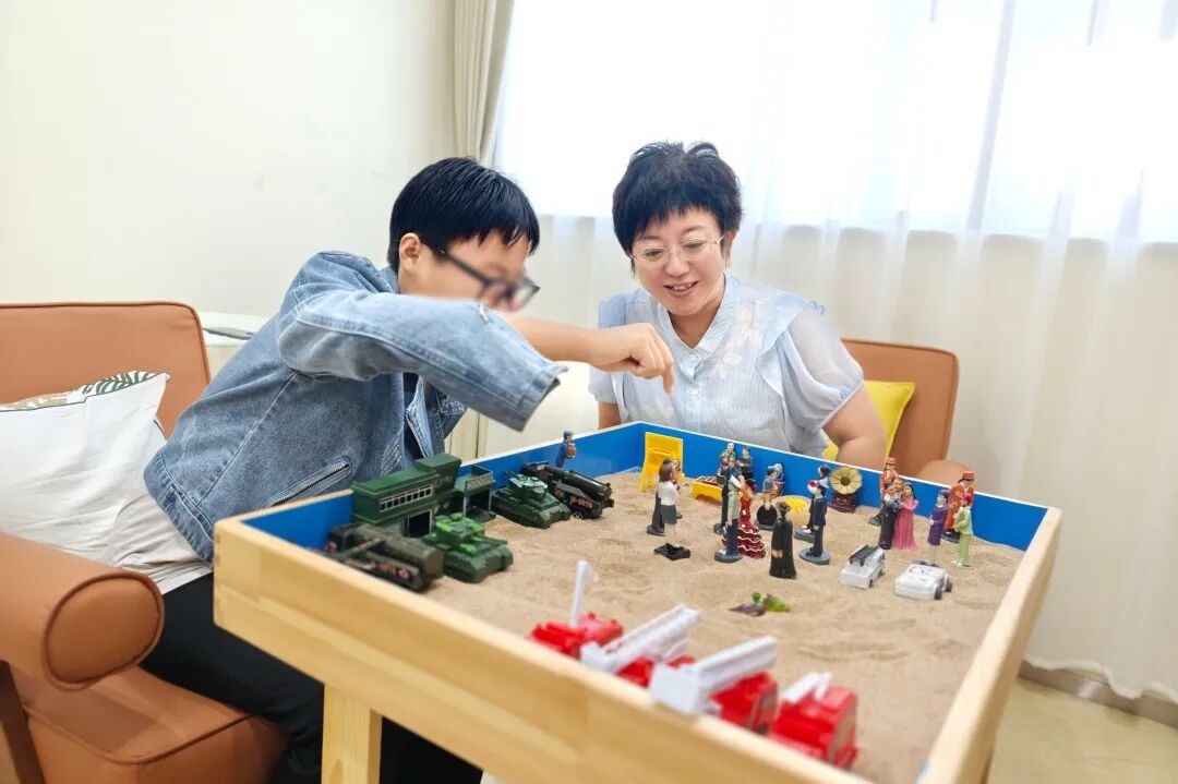 当孩子说“别管我”时，其实是在求救 | 心心语特需青少年自立成长班·沙盘治疗课程相关图片22