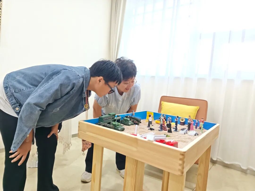 当孩子说“别管我”时，其实是在求救 | 心心语特需青少年自立成长班·沙盘治疗课程相关图片24