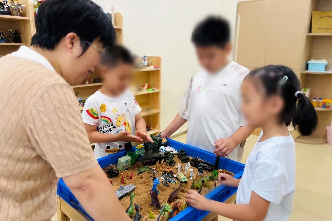 当孩子说“别管我”时，其实是在求救 | 心心语特需青少年自立成长班·沙盘治疗课程相关图片28