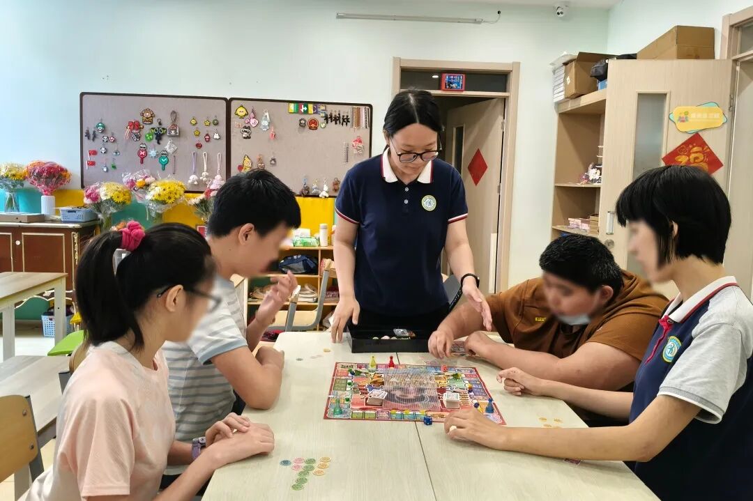 当孩子说“别管我”时，其实是在求救 | 心心语特需青少年自立成长班·沙盘治疗课程相关图片18